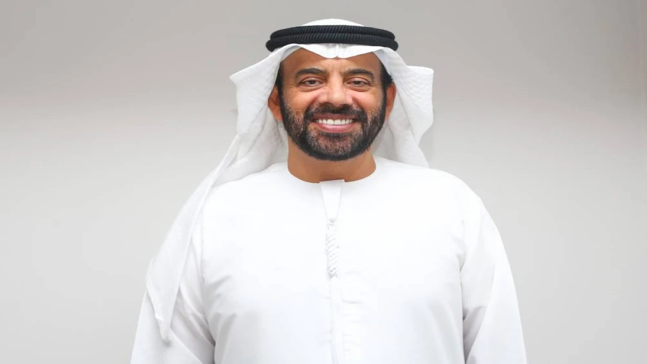 مهرجان العين لسباقات الهجن يعزز مكانة الحدث بمنافسات فريدة
